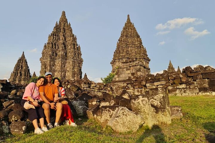 Subida a la cima del templo de Borobudur y templo de Prambanan: tour de 1 día