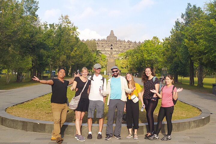 Subida a la cima del templo de Borobudur y templo de Prambanan: tour de 1 día