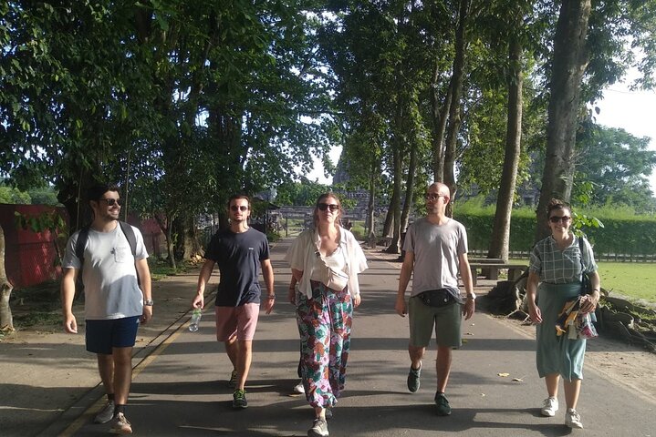Subida a la cima del templo de Borobudur y templo de Prambanan: tour de 1 día