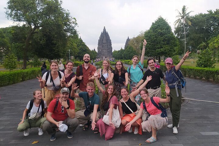 Subida a la cima del templo de Borobudur y templo de Prambanan: tour de 1 día