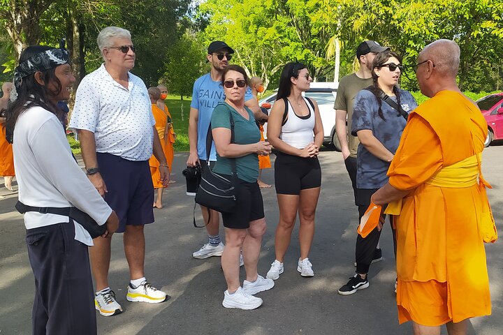 Subida a la cima del templo de Borobudur y templo de Prambanan: tour de 1 día