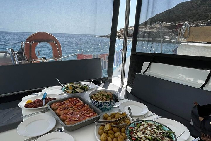 Catamaran Semi Croisière Paros Antiparos comprend la nourriture et les boissons