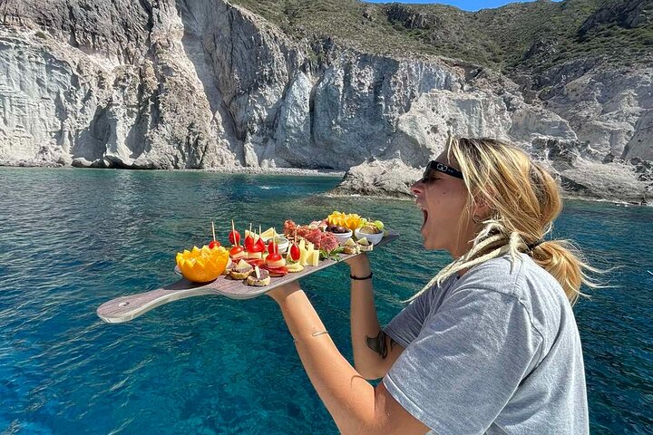Catamaran Semi Croisière Paros Antiparos comprend la nourriture et les boissons