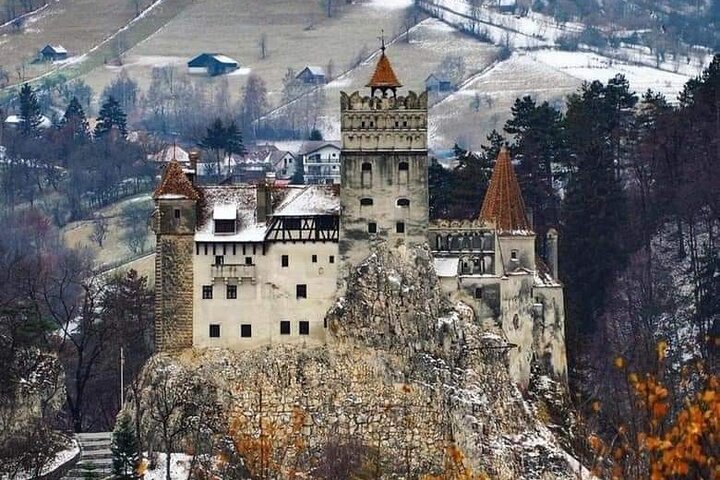 Castelo de Peles, Castelo de Bran, Fortaleza Rasnov e Mosteiro Sinaia saindo de Brasov