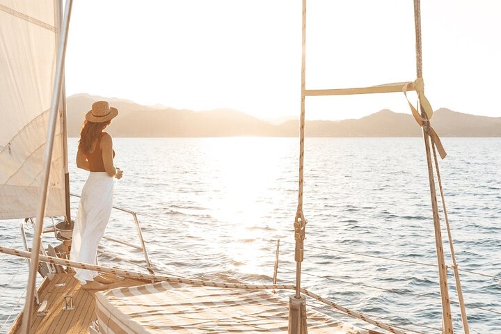 Cruzeiro ao pôr do sol para saborear e navegar na ilha magnética
