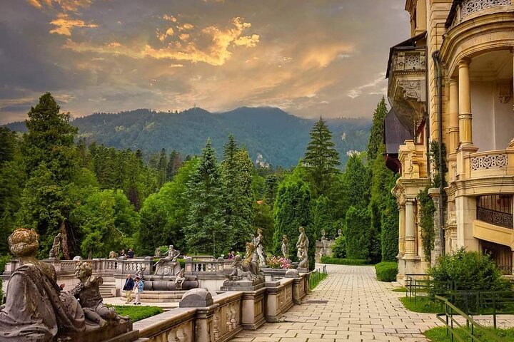 Castelo de Peles, Castelo de Bran, Fortaleza Rasnov e Mosteiro Sinaia saindo de Brasov