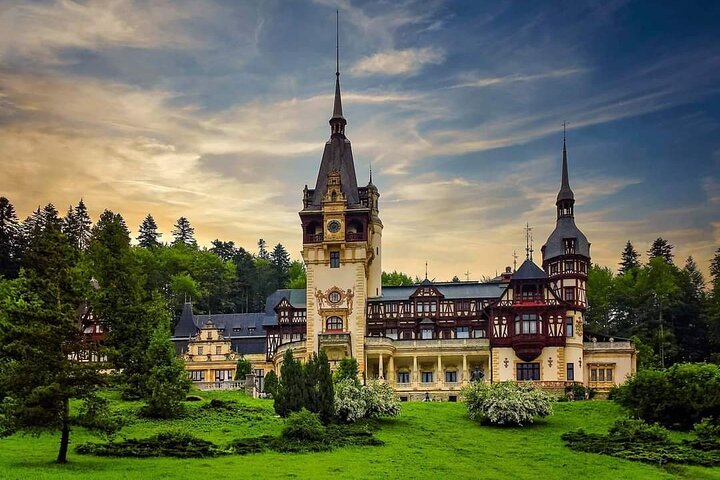Castelo de Peles, Castelo de Bran, Fortaleza Rasnov e Mosteiro Sinaia saindo de Brasov
