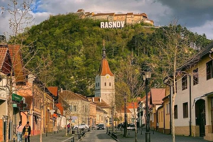 Castelo de Peles, Castelo de Bran, Fortaleza Rasnov e Mosteiro Sinaia saindo de Brasov