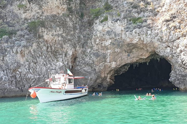 Paseo en barco privado VIP de un día a Gaeta y Sperlonga