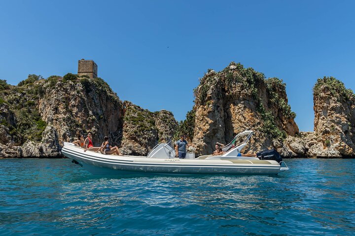 Passeio de barco de 8 horas de Castellammare del Golfo a San Vito Lo Capo