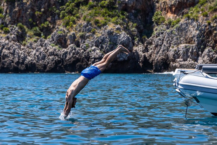 Excursión en barco de día completo de San Vito Lo Capo a Castellammare del Golfo