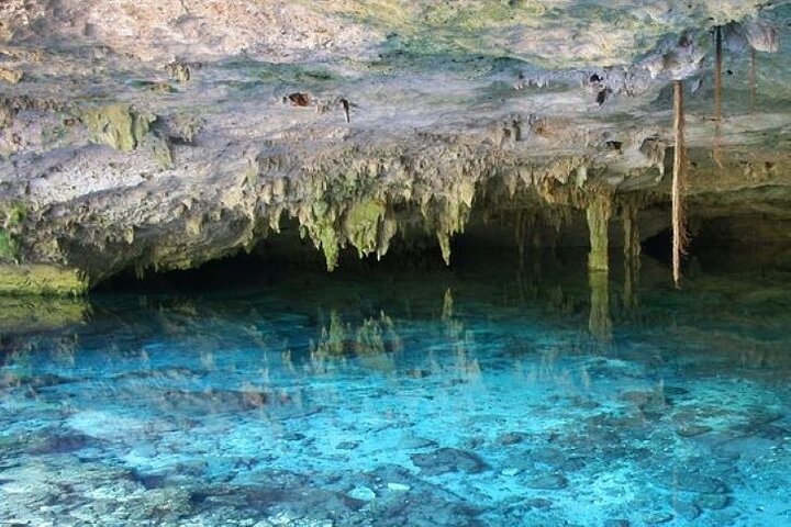 Paardrijavontuur van een halve dag met cenotes in de jungle
