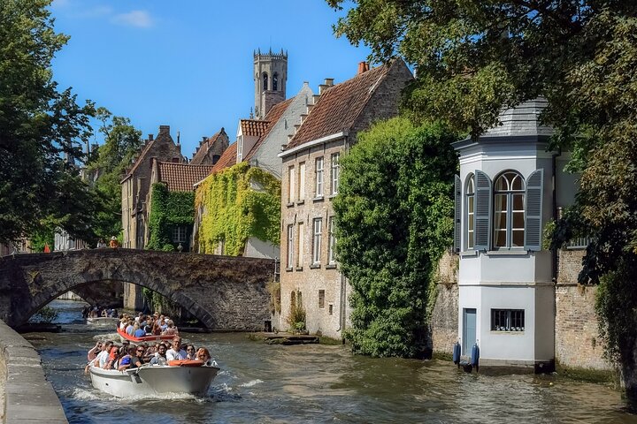 Visita guiada a pé por Bruges com opção de passeio de barco e/ou degustação de cerveja.