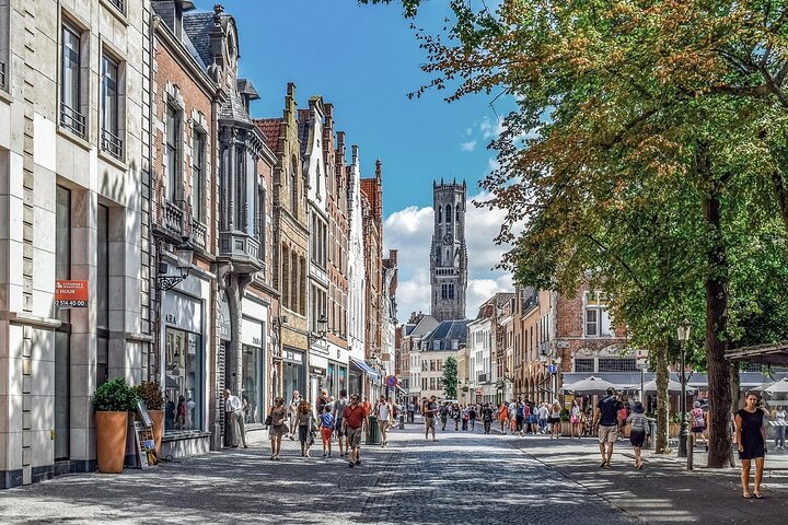 Visita guiada a pé por Bruges com opção de passeio de barco e/ou degustação de cerveja.