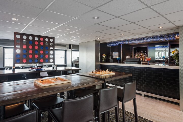 City Cruises Philadelphia: Signature Dinner Cruise med buffet