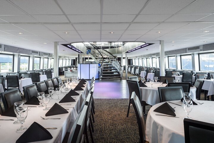 City Cruises Philadelphia: Signature Dinner Cruise med buffet