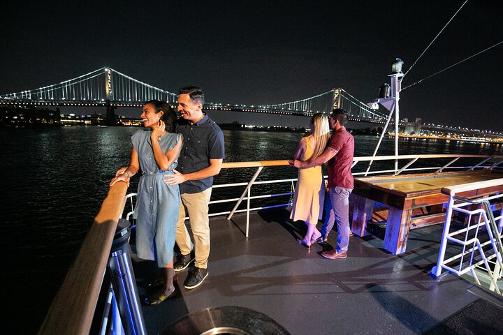City Cruises Philadelphia: Signature Dinner Cruise med buffet