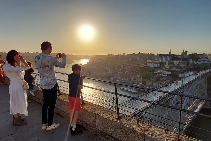 Porto: Exclusive Tour in a Vintage VW Kombi with an Open Roof
