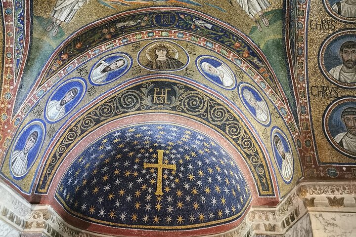 Tour esclusivo a piedi privato di Ravenna con un esperto locale