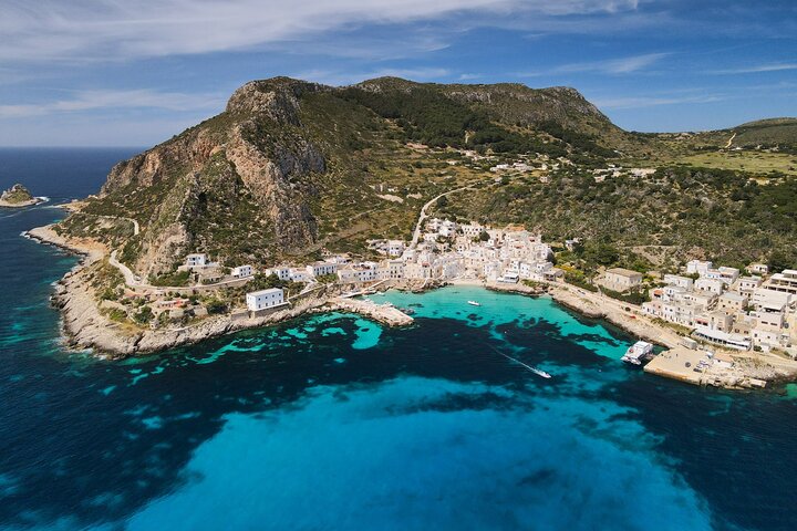 Favignana och Levanzo, Egadiska öarna turnerar med båt från Trapani