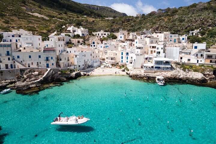 Favignana och Levanzo, Egadiska öarna turnerar med båt från Trapani