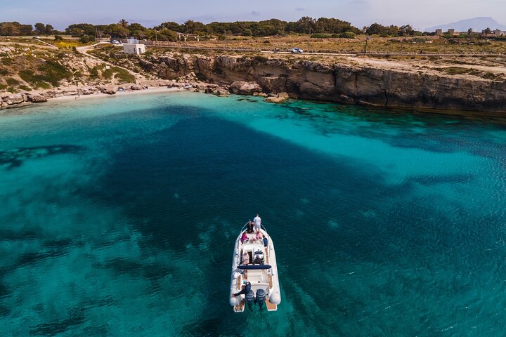 Favignana och Levanzo, Egadiska öarna turnerar med båt från Trapani