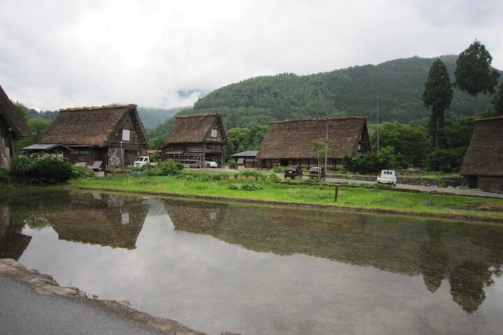 [Visite en bus d'une journée au départ de la gare de Kanazawa] Visite de Shirakawa-go/Takayama en bus Platinum Route