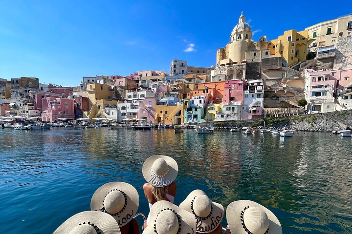 Procida : Excursion en bateau - Arrêts pour la baignade, la plongée avec tuba et la photographie sous-marine
