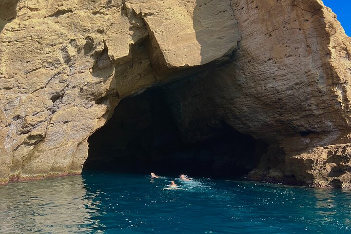 Procida : Excursion en bateau - Arrêts pour la baignade, la plongée avec tuba et la photographie sous-marine