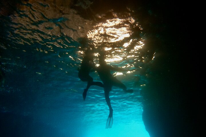 Procida : Excursion en bateau - Arrêts pour la baignade, la plongée avec tuba et la photographie sous-marine