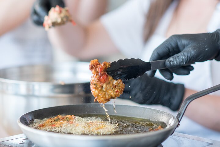 Lição de cozinha em grupo pequeno e degustação de vinhos na Prêmio vinícola