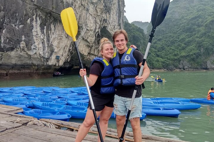 Ha Long Bay Day Cruise from Hanoi with Kayaking and Lunch