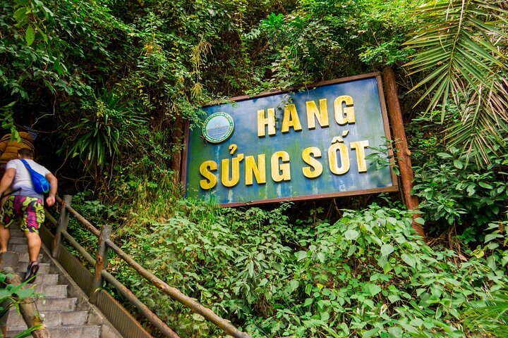 Ha Long Bay Day Cruise from Hanoi with Kayaking and Lunch