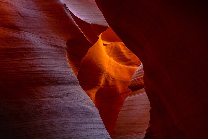 Entrada Primária no Tempo do Canyon Antelope Inferior com Guia Navajo