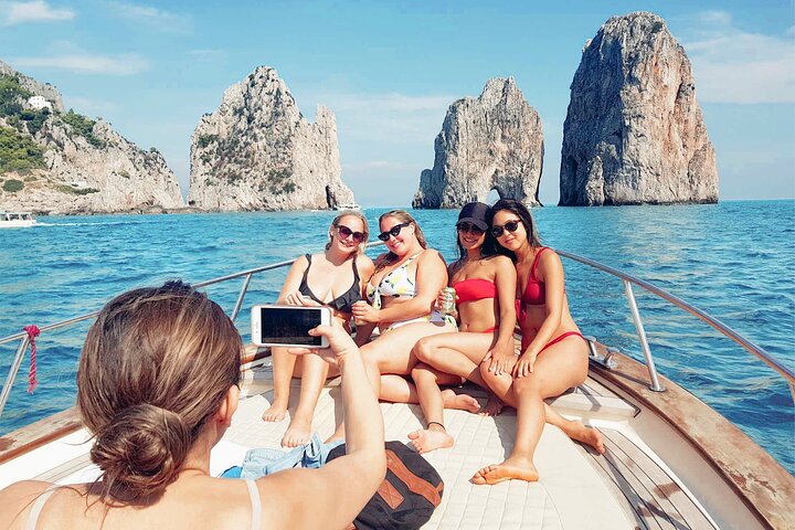 Desde Sorrento: Capri y Tour opcional en barco a la Gruta Azul