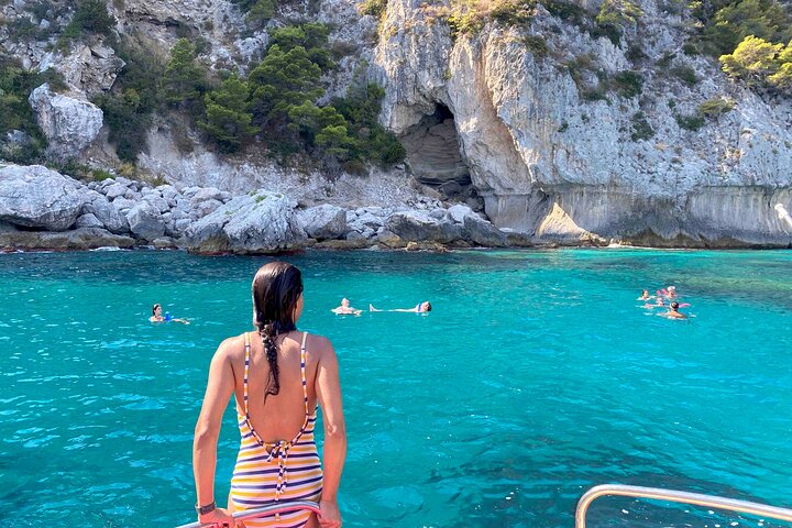 Desde Sorrento: Capri y Tour opcional en barco a la Gruta Azul