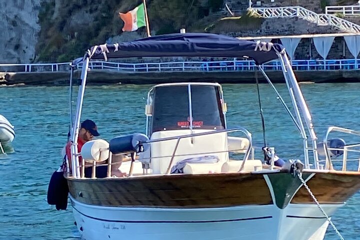 Privater Ausflug zur Insel Ischia auf Gozzo Fratelli Aprea 7,5 m