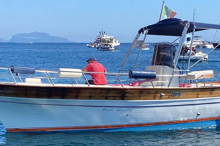 Privater Ausflug zur Insel Ischia auf Gozzo Fratelli Aprea 7,5 m