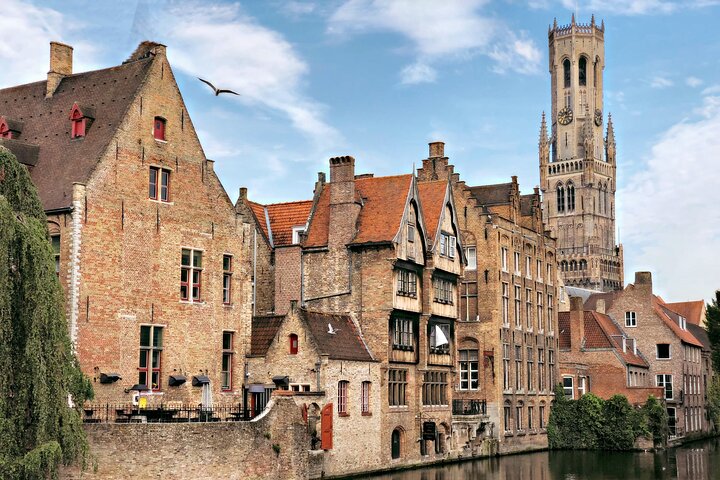 Visita guiada a pé por Bruges com opção de passeio de barco e/ou degustação de cerveja.