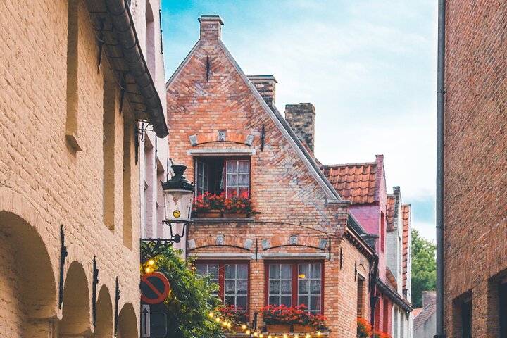Visita guiada a pé por Bruges com opção de passeio de barco e/ou degustação de cerveja.