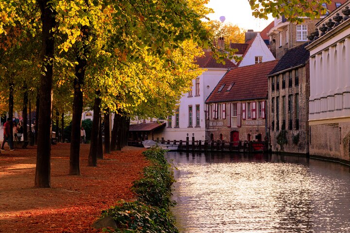 Visita guiada a pé por Bruges com opção de passeio de barco e/ou degustação de cerveja.