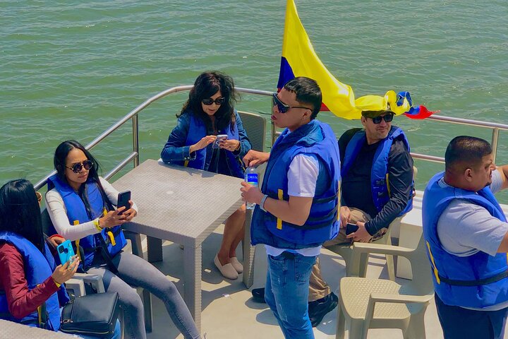 Excursão de um dia inteiro a Guatapé, incluindo Piedra del Peñol, com refeições e passeio de barco.