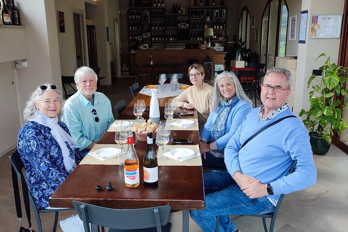 Privé wijntour door de magische heuvels van Lucca met een sommelier.
