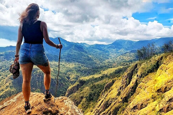 Descubra Ella: Ella Rock, Little Adam's Peak y el Puente de los Nueve Arcos