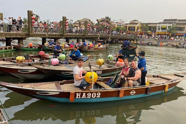 Hoi An Night Market with Hoi an walking Tour , Colourful Lanterns, Boat Ride