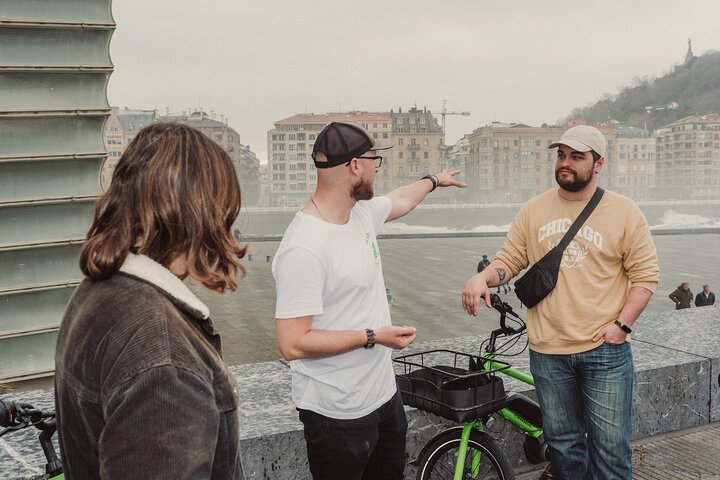 Tour in bici elettrica per piccoli gruppi a San Sebastian