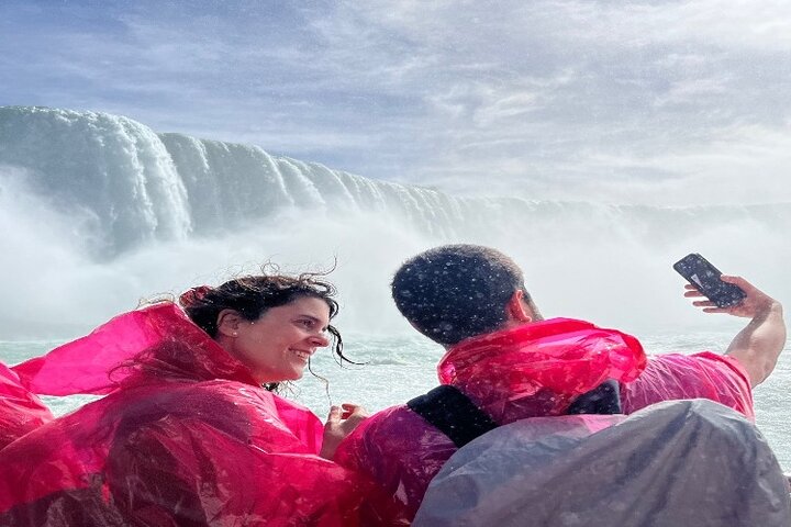 Niagara Falls Tour: Croisière en bateau, voyage derrière les chutes et Skylon