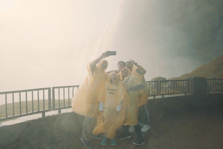 Niagara Falls Tour: Croisière en bateau, voyage derrière les chutes et Skylon
