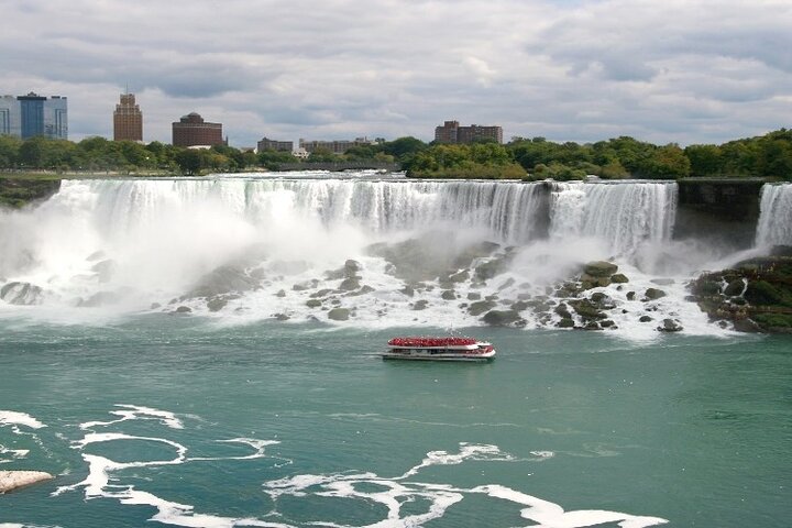 Niagara Falls Tour: Croisière en bateau, voyage derrière les chutes et Skylon