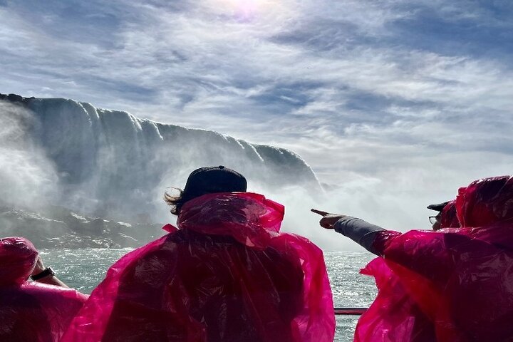 Niagara Falls Tour: Croisière en bateau, voyage derrière les chutes et Skylon
